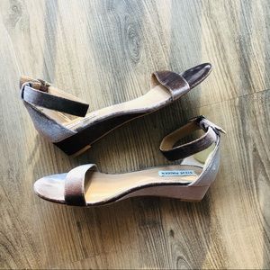 ✨Steve madden velvet sandals✨